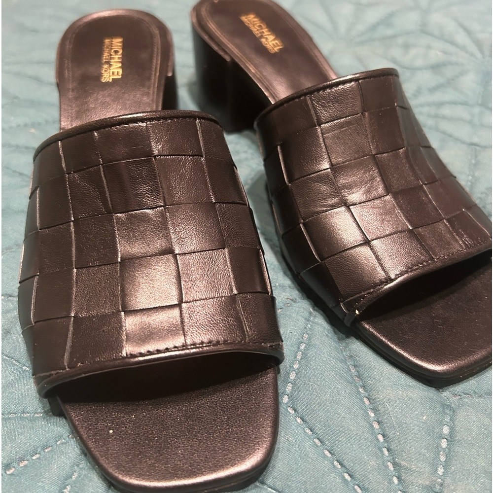 A woven vamp strap and stacked block heel